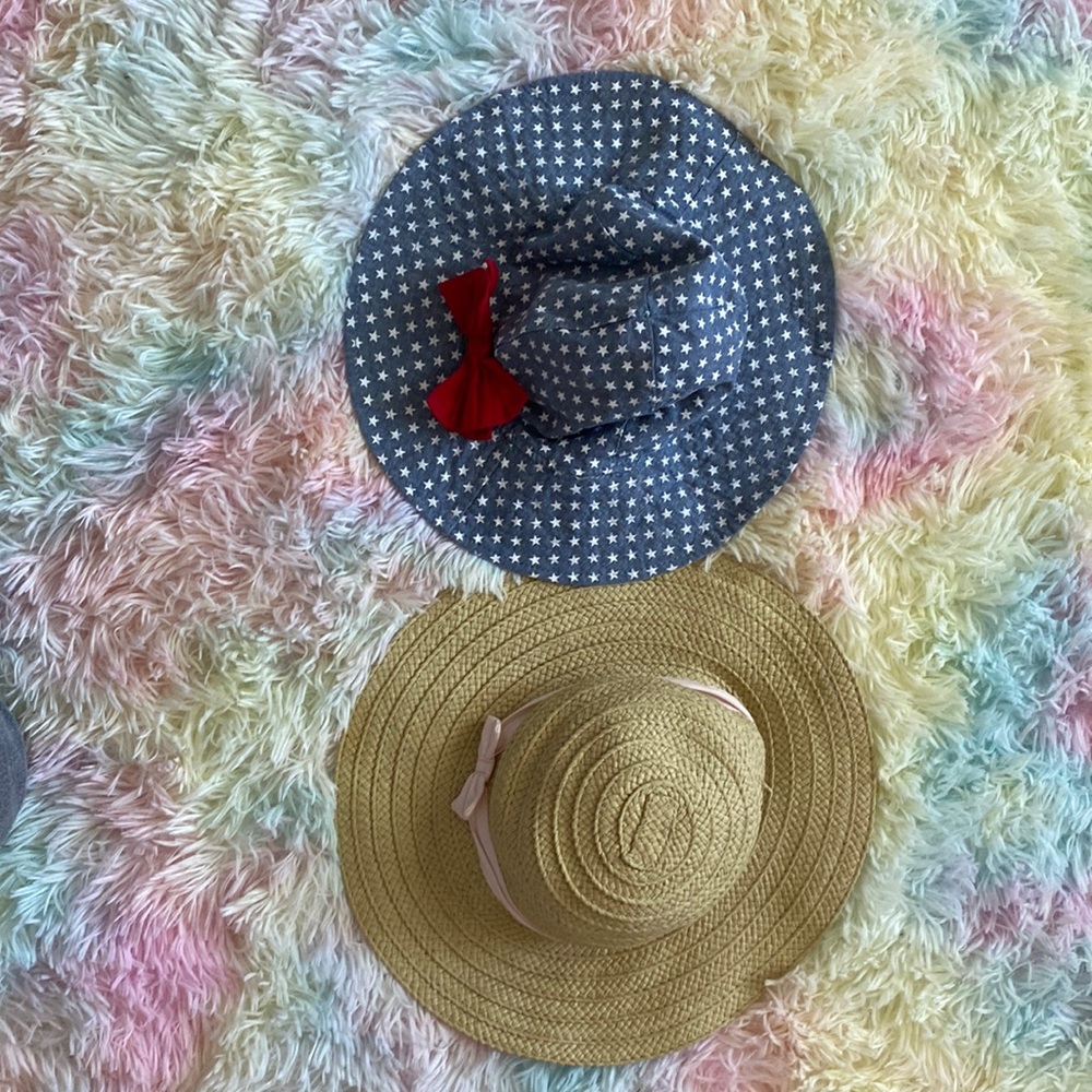 Lot 2 baby girl hats